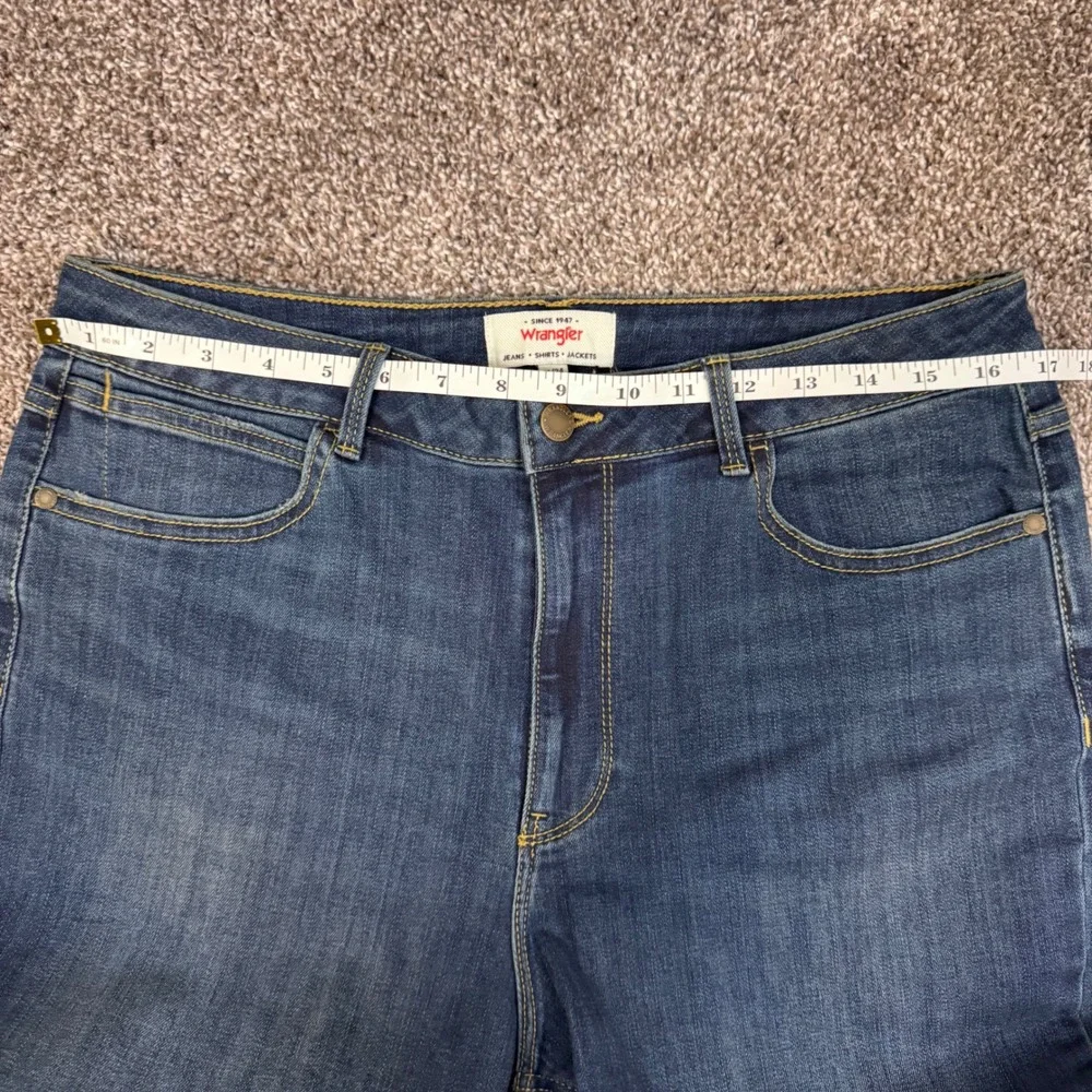 Wrangler Women's Western Mid Rise Bootcut Jeans Medium Wash Blue Denim Sz 14/34